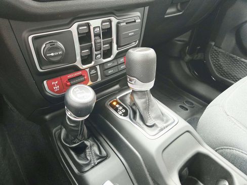 Used 2024 Jeep Gladiator Sport AWD/4WD image 34