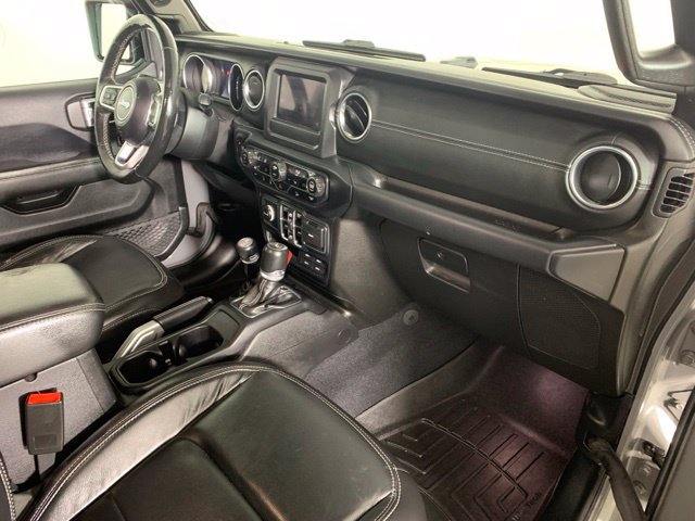 Used 2019 Jeep Wrangler Unlimited Sahara w/ Cold Weather Group AWD/4WD image 5