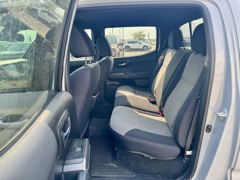 Used 2021 Toyota Tacoma TRD Off-Road AWD/4WD image 9