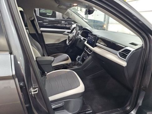 Used 2025 Volkswagen Taos SE AWD/4WD image 10