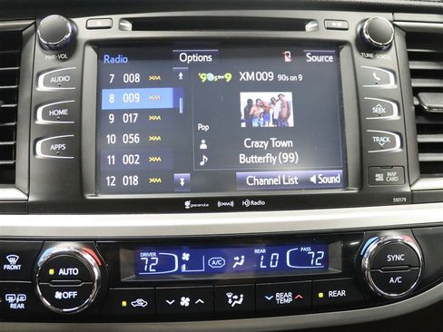 Used 2018 Toyota Highlander XLE AWD/4WD image 38