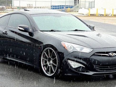 Used 2013 Hyundai Genesis 3.8 image 1