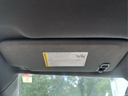 Used 2022 Chevrolet Traverse LT image 43