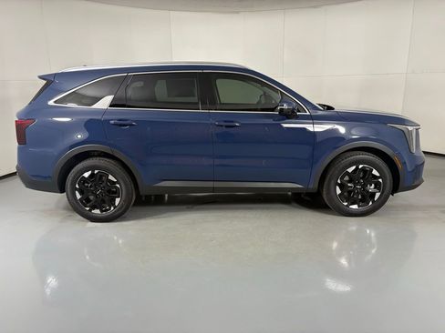 New 2026 Kia Sorento S image 9