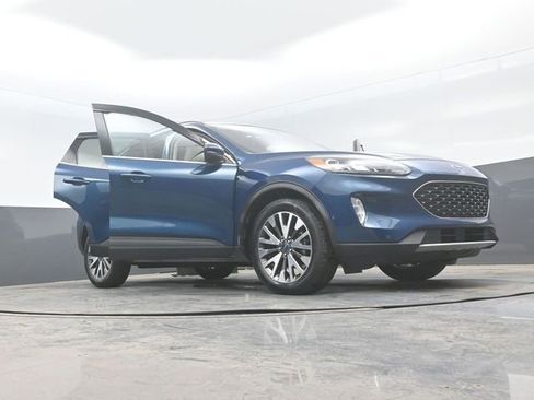 Certified 2020 Ford Escape Titanium AWD/4WD image 32