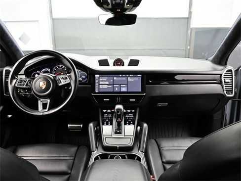 Used 2020 Porsche Cayenne Turbo image 16