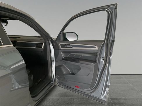 Used 2020 Volkswagen Atlas Cross Sport SEL R-Line image 15