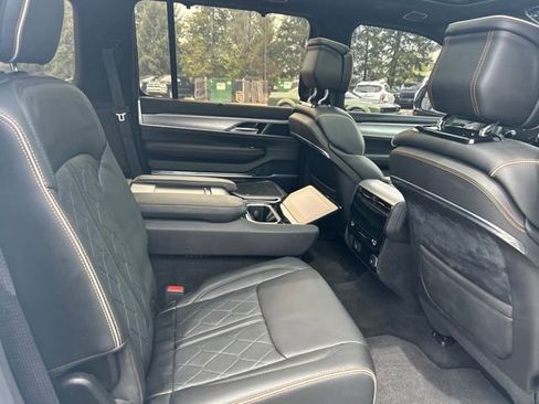 Used 2022 Jeep Grand Wagoneer Series III AWD/4WD image 8