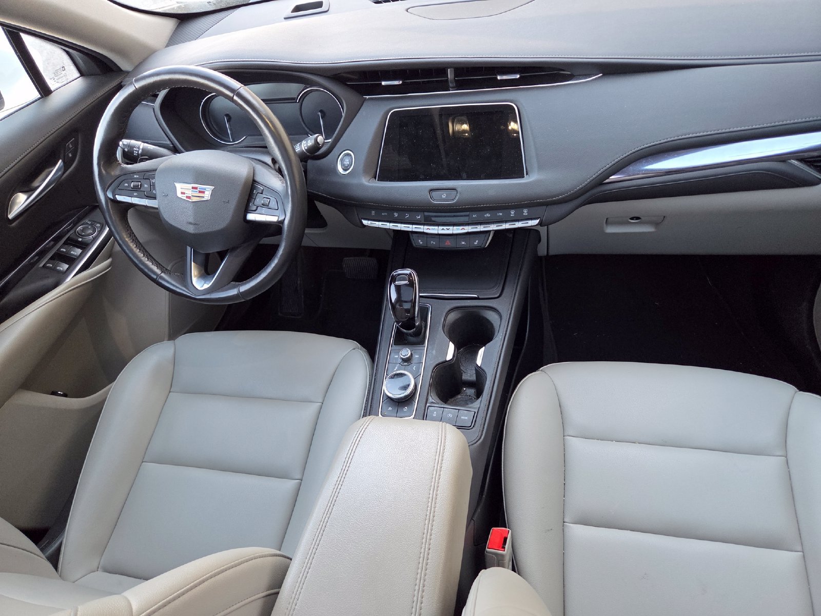 Certified 2023 Cadillac XT4 Luxury w/ Cold Weather Package FWD image 24