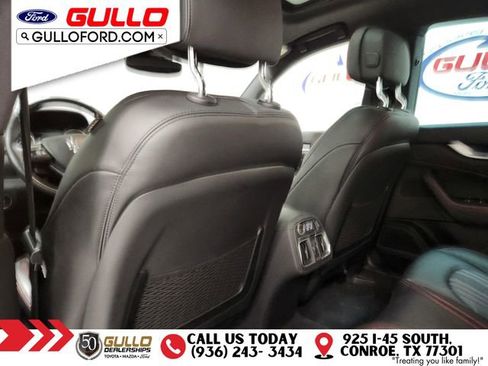 Used 2021 Maserati Levante image 15