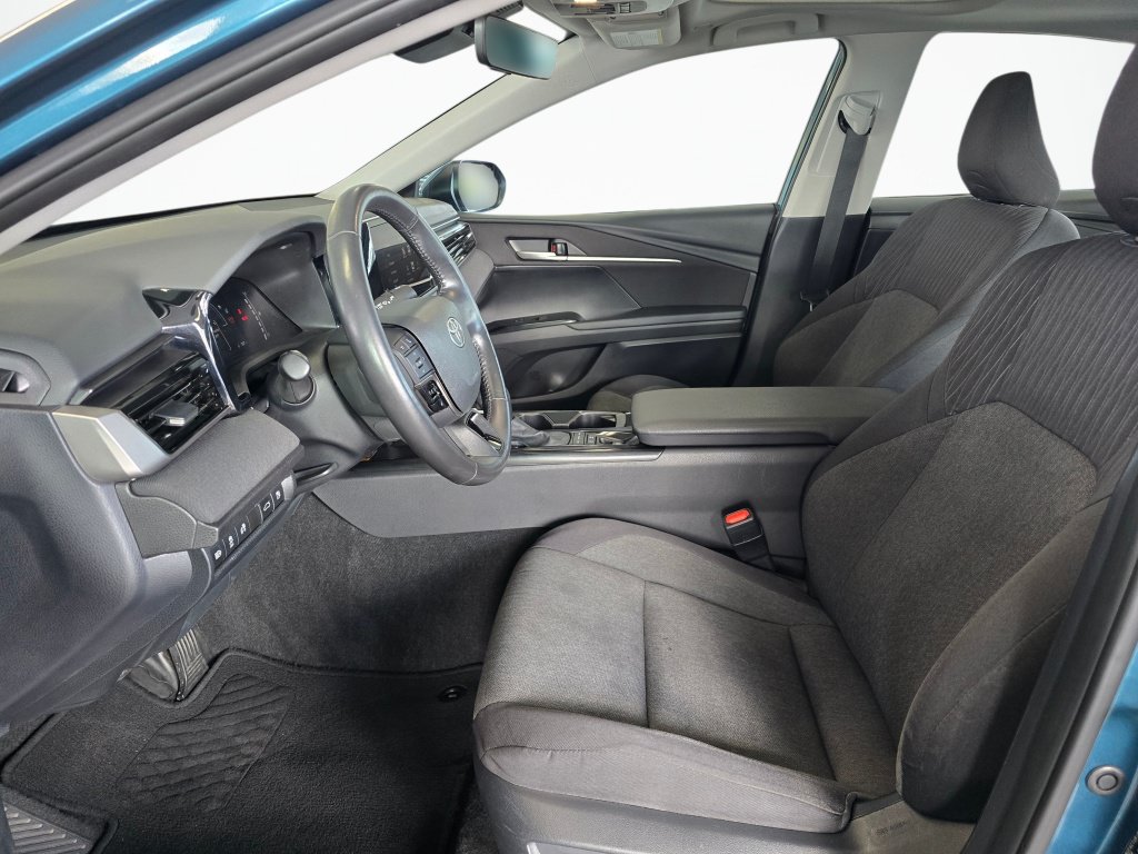 Used 2025 Toyota Camry LE w/ Convenience Package FWD image 17