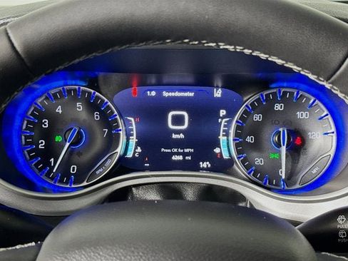 Used 2024 Chrysler Pacifica Touring-L w/ S Appearance Package image 12