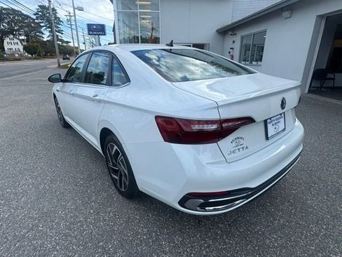 Used 2023 Volkswagen Jetta SEL image 5