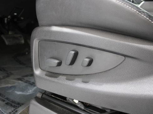 Used 2018 Chevrolet Tahoe Premier AWD/4WD image 16