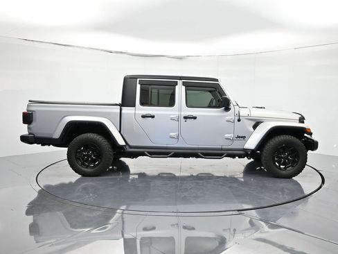 Used 2022 Jeep Gladiator Willys image 4