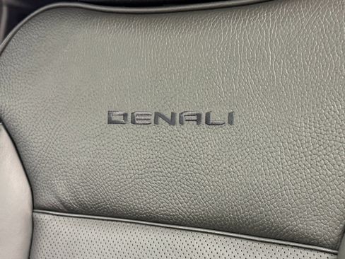 Used 2025 GMC Yukon XL Denali AWD/4WD image 14