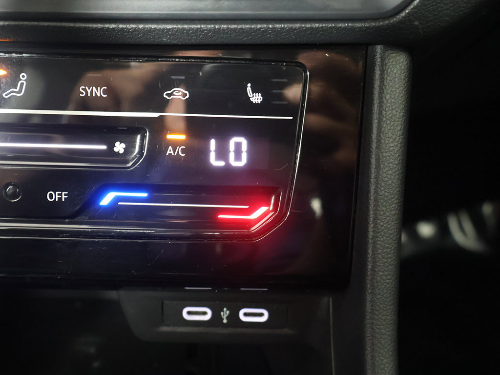 Used 2025 Volkswagen Jetta SE FWD image 41