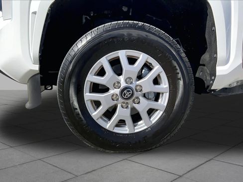 Certified 2026 Toyota Tacoma SR5 AWD/4WD image 11