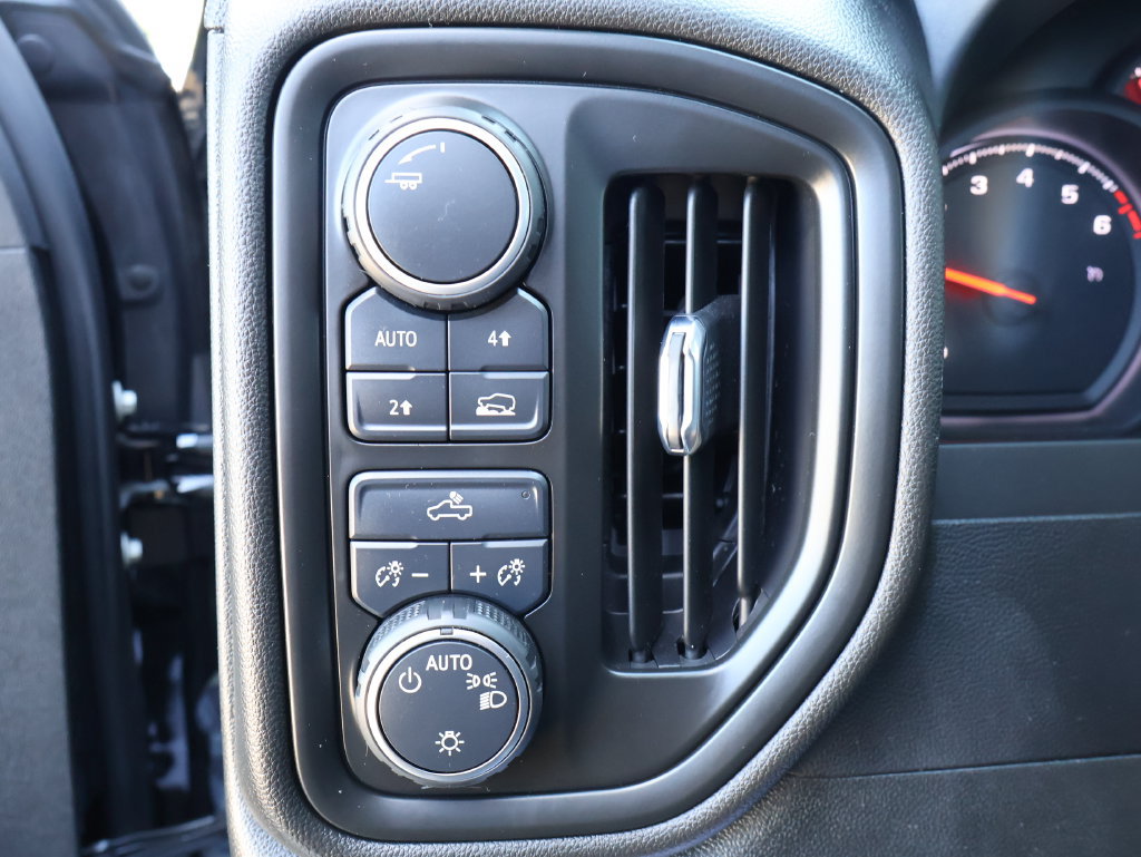 Used 2023 Chevrolet Silverado 1500 Custom AWD/4WD image 12