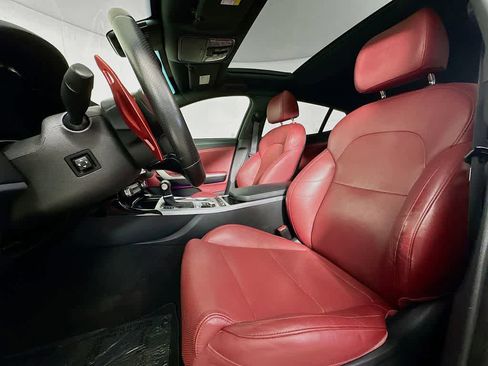 Used 2018 Kia Stinger GT1 image 12
