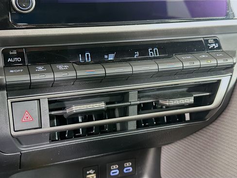 Used 2025 Toyota Camry SE w/ Convenience Package FWD image 23