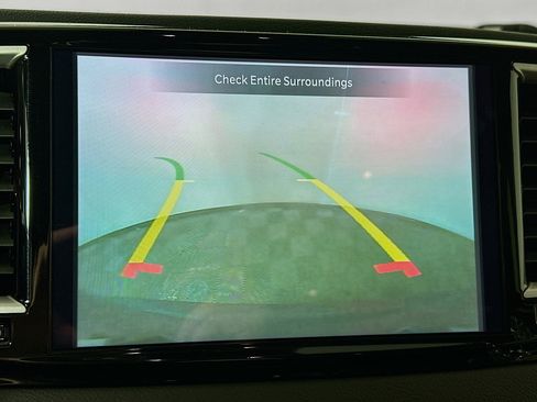 Used 2023 Chrysler Pacifica Touring-L image 13