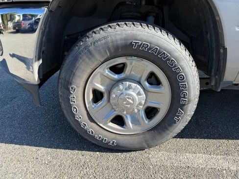 Used 2022 RAM 2500 Tradesman w/ Chrome Appearance Group AWD/4WD image 7