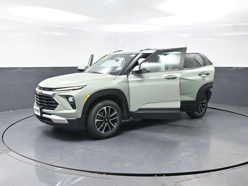 Used 2025 Chevrolet TrailBlazer LT AWD/4WD image 59