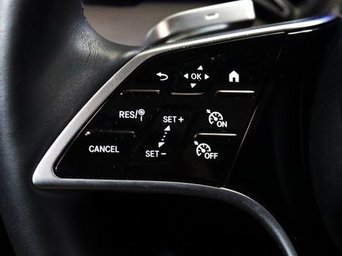 Used 2024 Mercedes-Benz GLE 450 4MATIC w/ AMG Line Exterior image 3