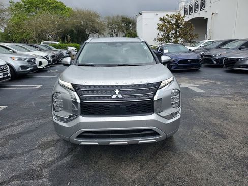 Used 2023 Mitsubishi Outlander SEL image 2
