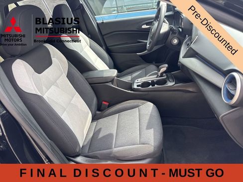 Used 2024 Chevrolet Trax LS FWD image 33
