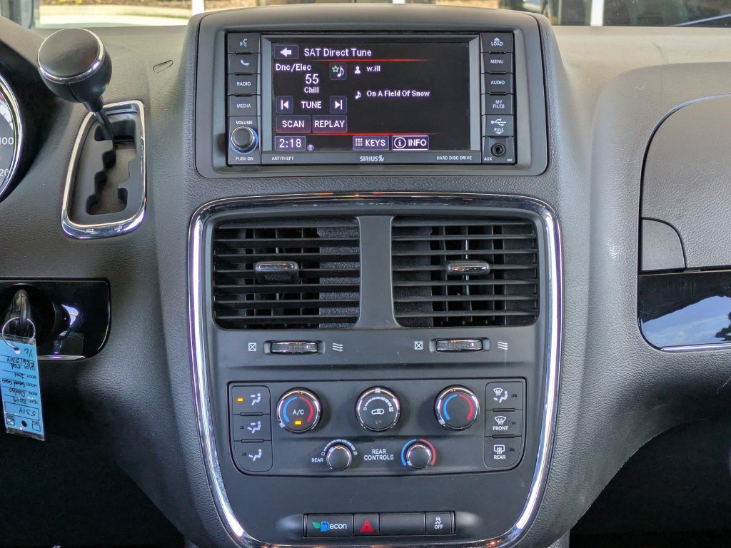 Used 2019 Dodge Grand Caravan SE FWD image 19