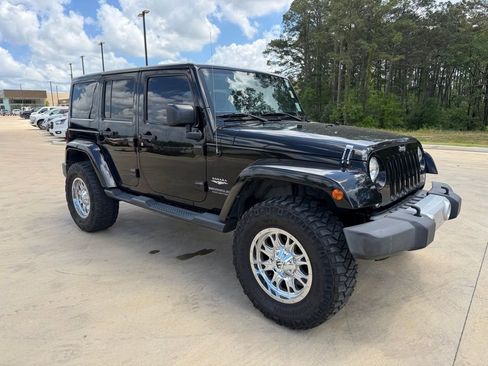 Used 2015 Jeep Wrangler Unlimited Sahara w/ Max Tow Package AWD/4WD image 7