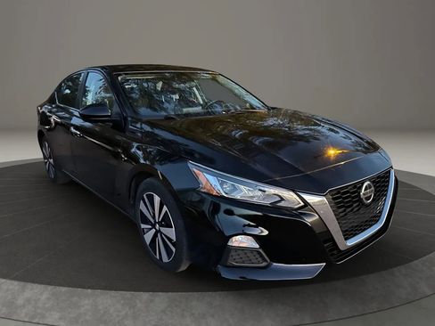 Used 2022 Nissan Altima 2.5 SV FWD image 2