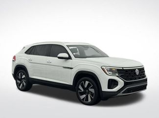 Used 2025 Volkswagen Atlas Cross Sport SE w/ Panoramic Sunroof Package video 2