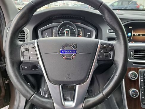Used 2017 Volvo V60 T5 Cross Country Platinum image 8