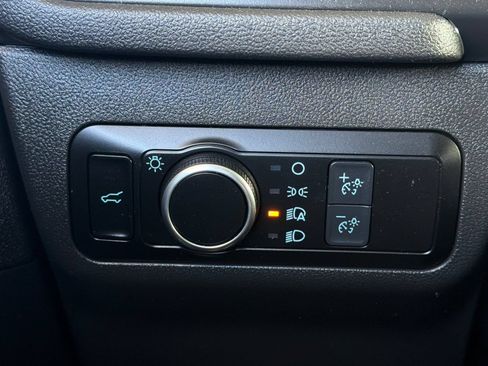 Used 2022 Ford Escape SE w/ SE Sport Appearance Package FWD image 32