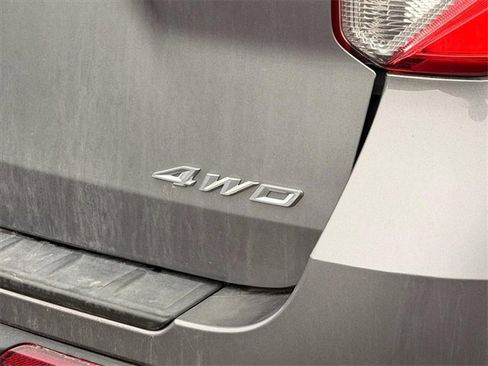 Used 2021 Ford Explorer XLT image 14