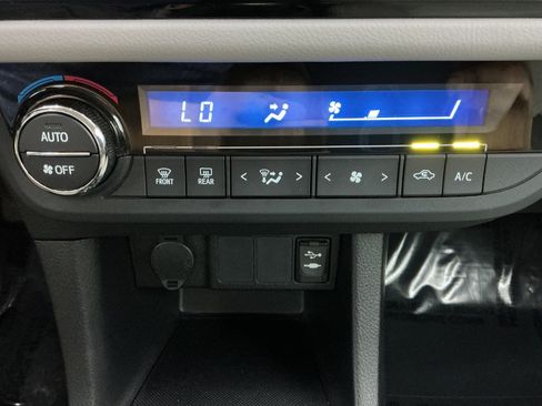 Used 2016 Toyota Corolla FWD image 35