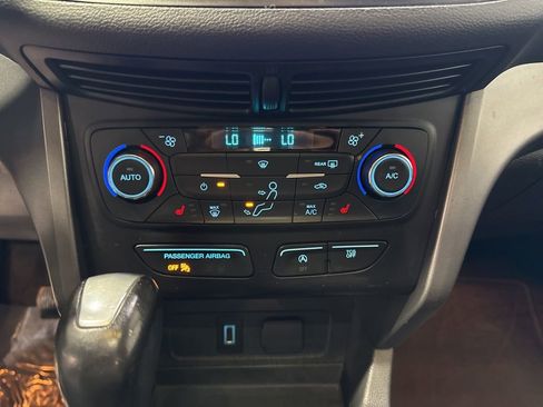 Used 2017 Ford Escape SE w/ SE Leather Comfort Package FWD image 19