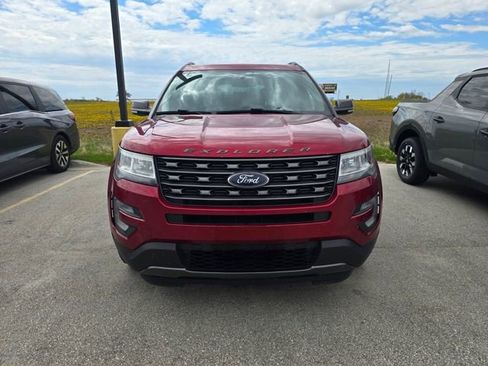 Used 2017 Ford Explorer XLT w/ Equipment Group 202A AWD/4WD image 2