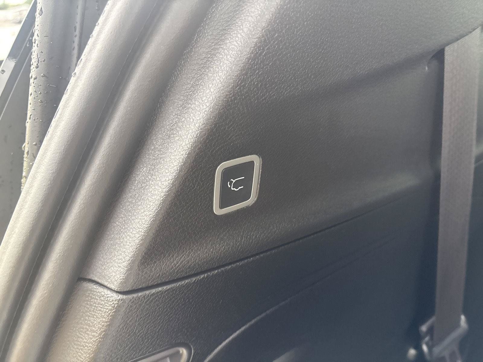 Used 2026 Chrysler Pacifica Select FWD image 13