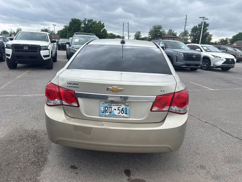 Used 2016 Chevrolet Cruze LT w/ Technology Package FWD image 6