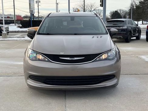 Used 2017 Chrysler Pacifica LX image 8