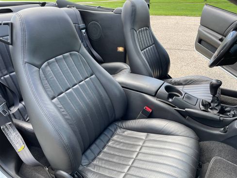 Used 2002 Chevrolet Camaro Z28 w/ SS Performance/Appearance Pkg RWD image 27