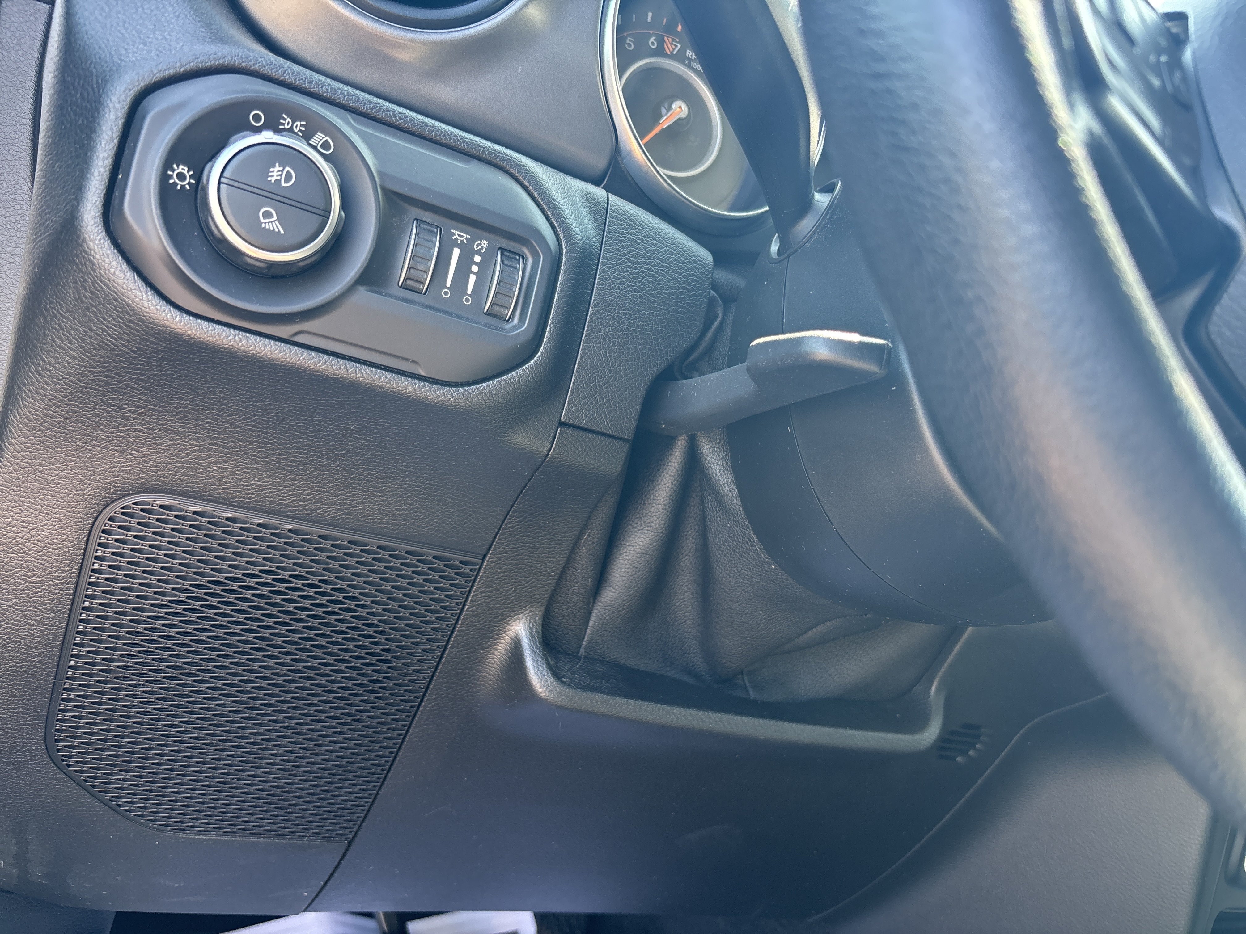 Used 2021 Jeep Gladiator Sport AWD/4WD image 17