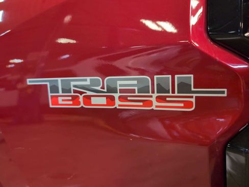 Used 2024 Chevrolet Colorado Trail Boss w/ Technology Package image 31