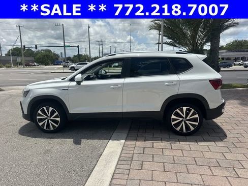 Certified 2024 Volkswagen Taos SE FWD image 10