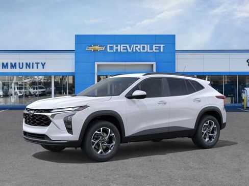 New 2026 Chevrolet Trax LT image 2