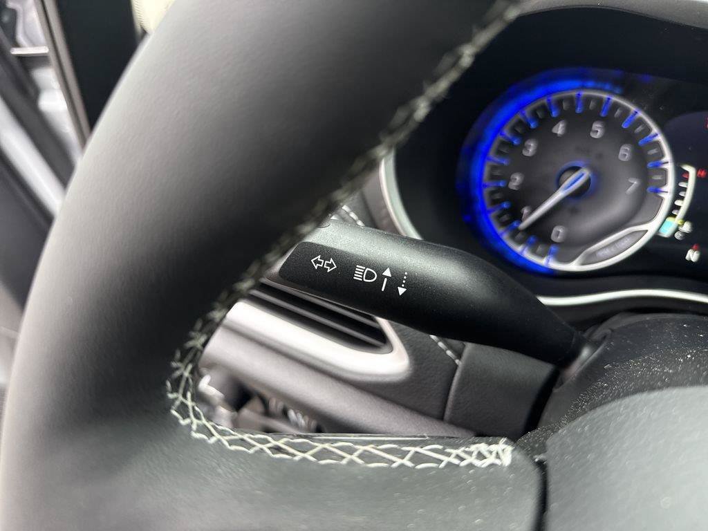 New 2026 Chrysler Pacifica Select FWD image 13